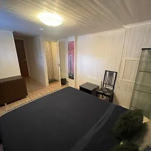 Private With Own Entrance Near Airport And Center! Rum i privatbostad